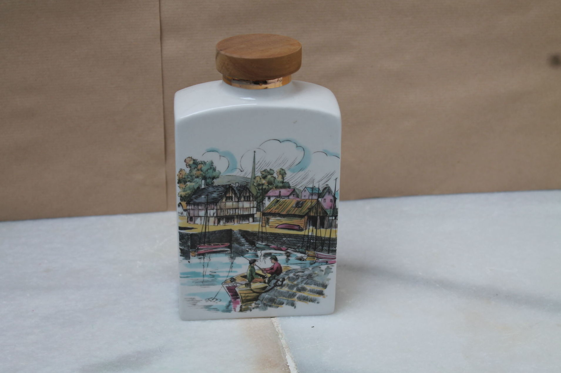 Botella de porcelana decorada años 60: de Ruzafa Vintage Botella de porcelana decorada años 60: de Ruzafa Vintage