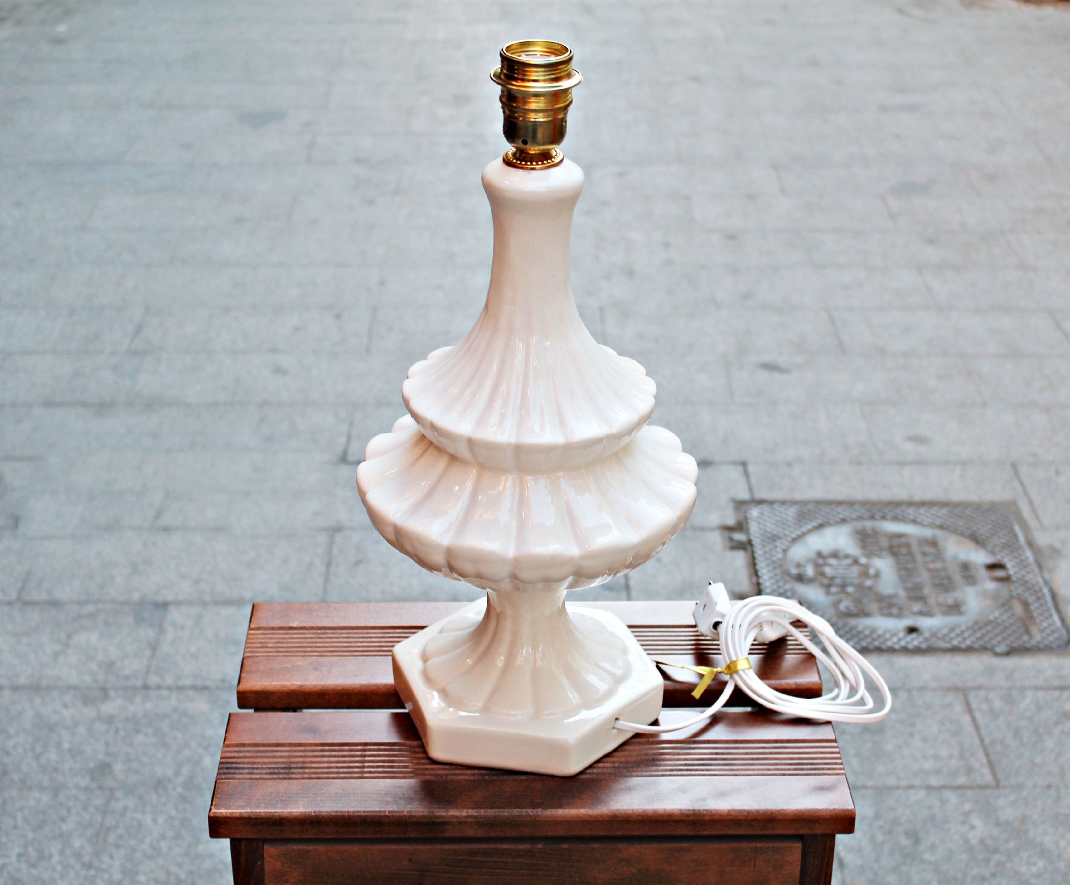 Lámpara de Manises blanco nacarado: Artículos de Ruzafa Vintage Lámpara de Manises blanco nacarado: Artículos de Ruzafa Vintage