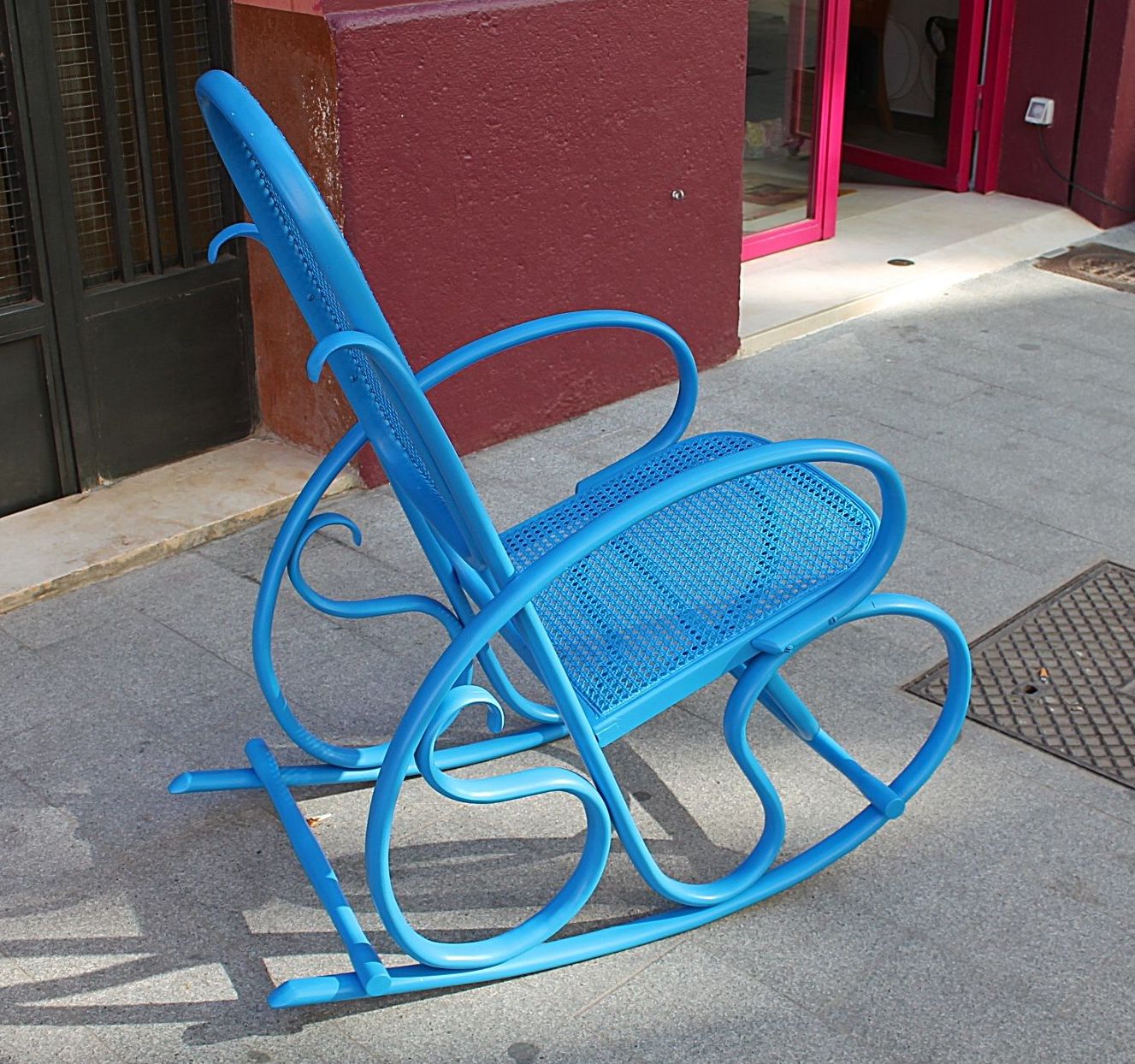 Mecedora Thonet.: Artículos de Ruzafa Vintage Mecedora Thonet.: Artículos de Ruzafa Vintage