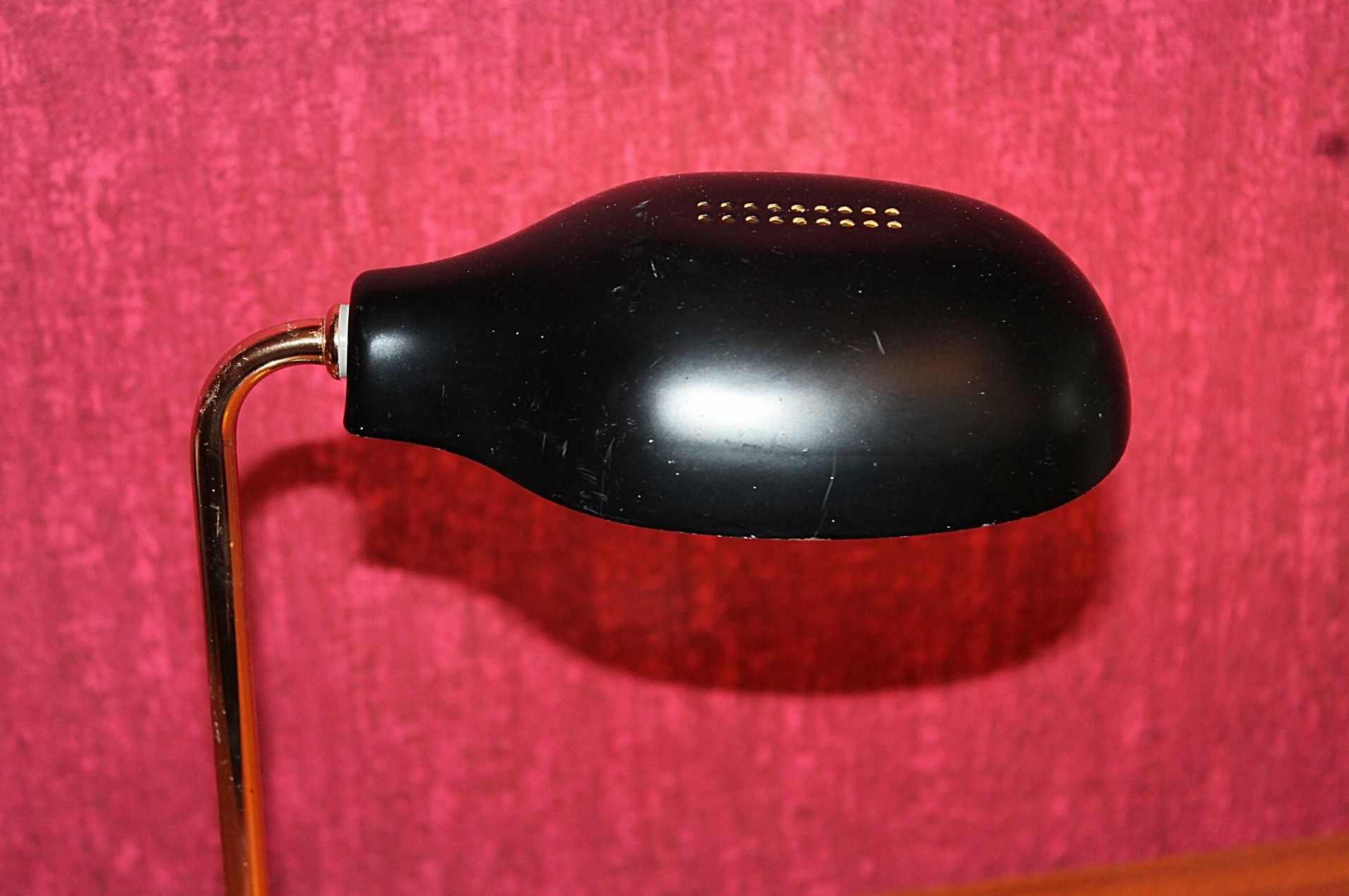 Lámpara de mesa negra y oro: Artículos de Ruzafa Vintage Lámpara de mesa negra y oro: Artículos de Ruzafa Vintage