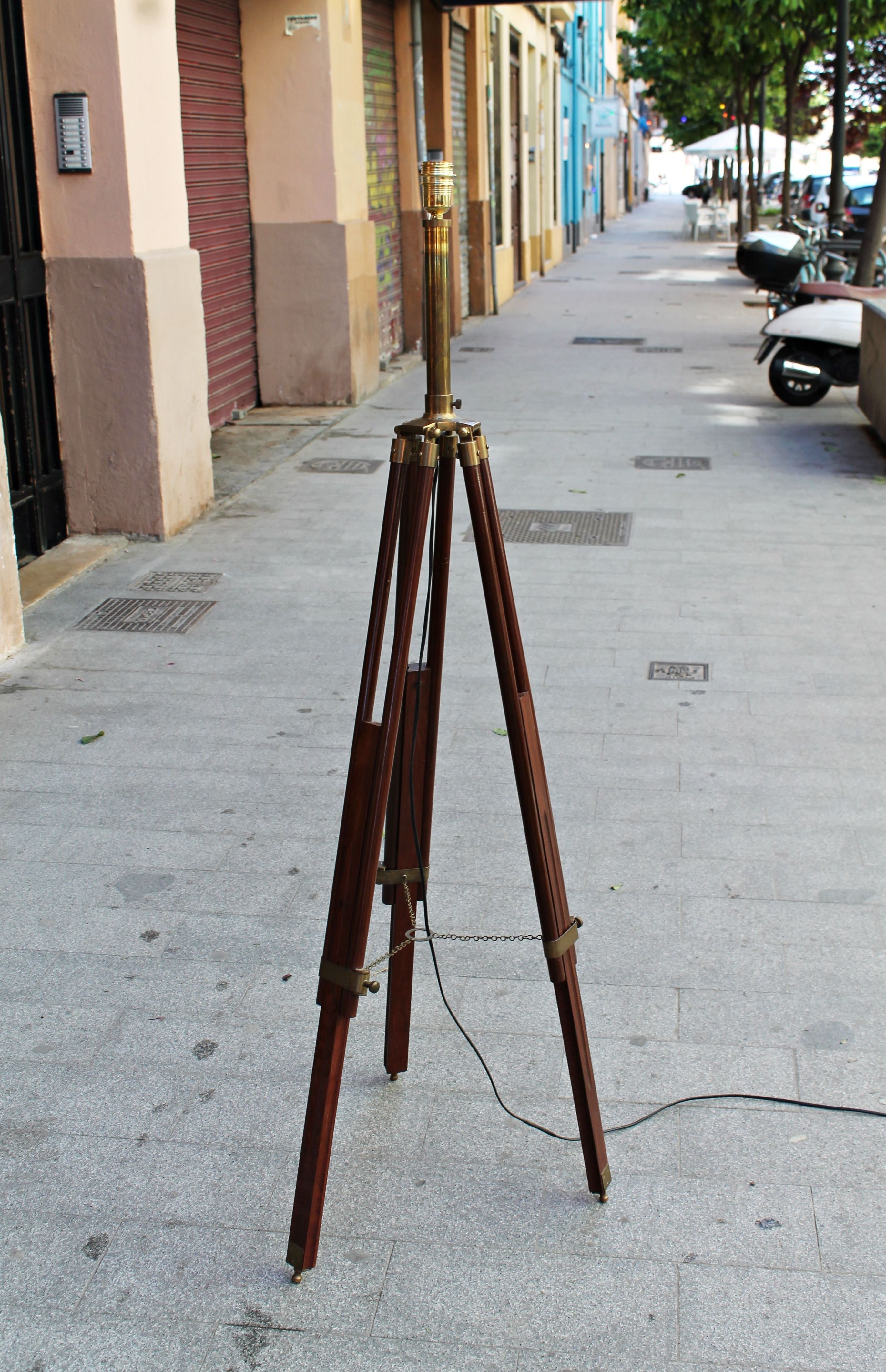 Lámpara de pie - trípode antiguo: Artículos de Ruzafa Vintage Lámpara de pie - trípode antiguo: Artículos de Ruzafa Vintage