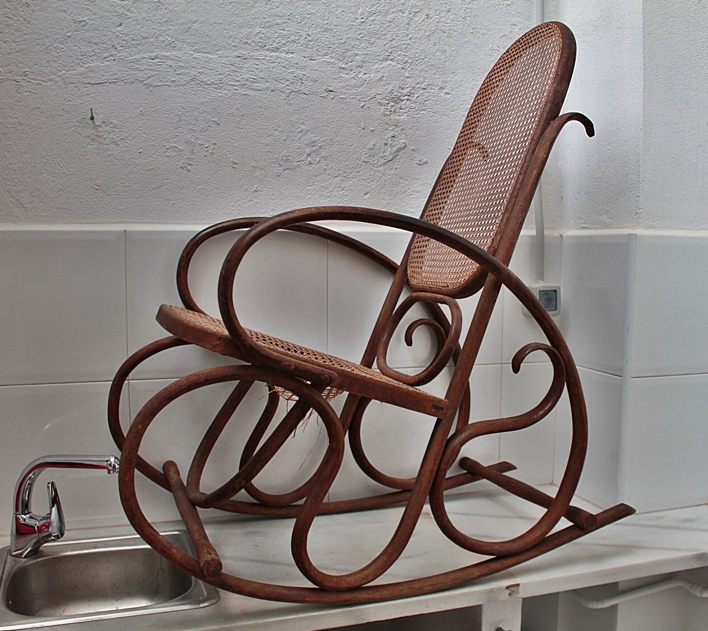 Mecedora Thonet.: Artículos de Ruzafa Vintage Mecedora Thonet.: Artículos de Ruzafa Vintage