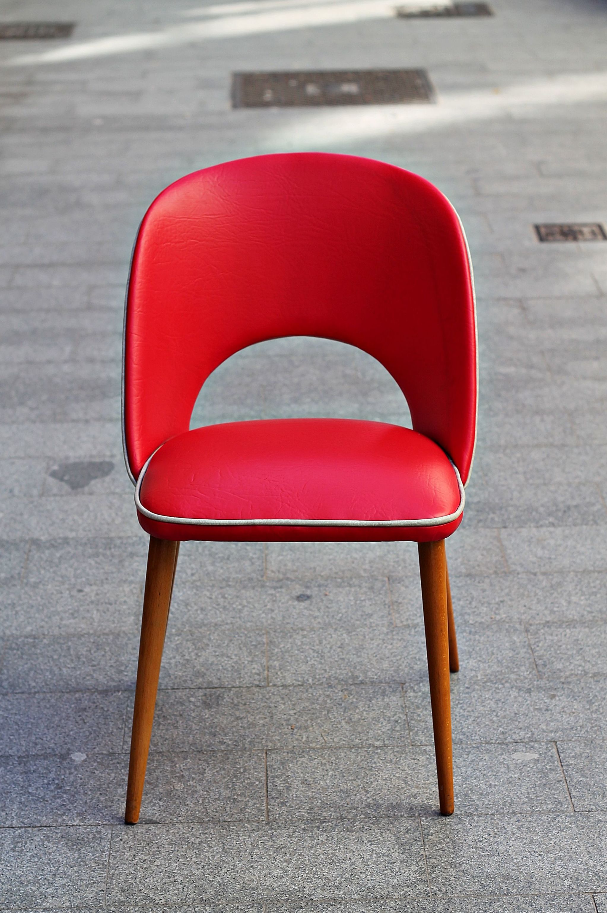 SILLA COCTEL EN VALENCIA RUZAFA VINTAGE SILLA COCTEL EN VALENCIA RUZAFA VINTAGE