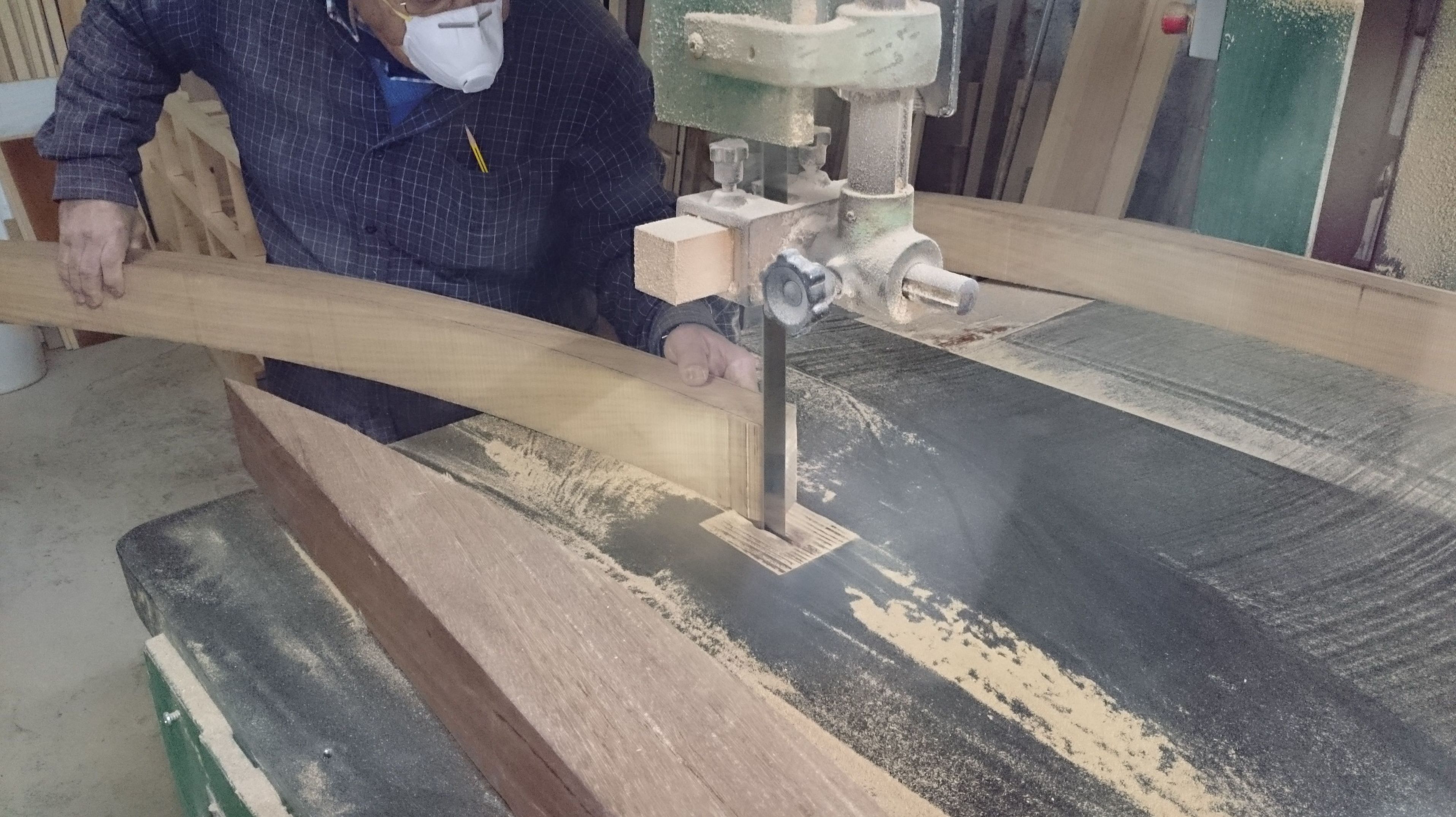 Colocación: Artesanos de la Madera de Carpintería Tosan Colocación: Artesanos de la Madera de Carpintería Tosan