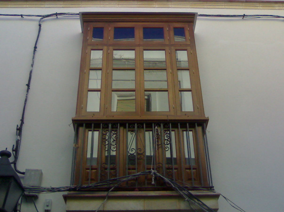 Ventanas: Artesanos de la Madera de Carpintería Tosan Ventanas: Artesanos de la Madera de Carpintería Tosan