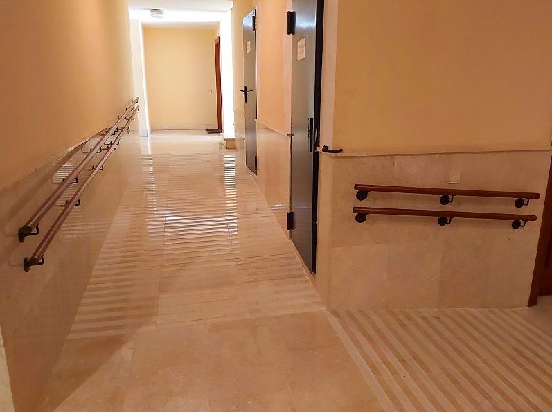 Colocación: Artesanos de la Madera de Carpintería Tosan Colocación: Artesanos de la Madera de Carpintería Tosan