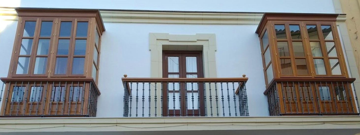 Cierros fabricados en madera de iroco. Cierros fabricados en madera de iroco.
