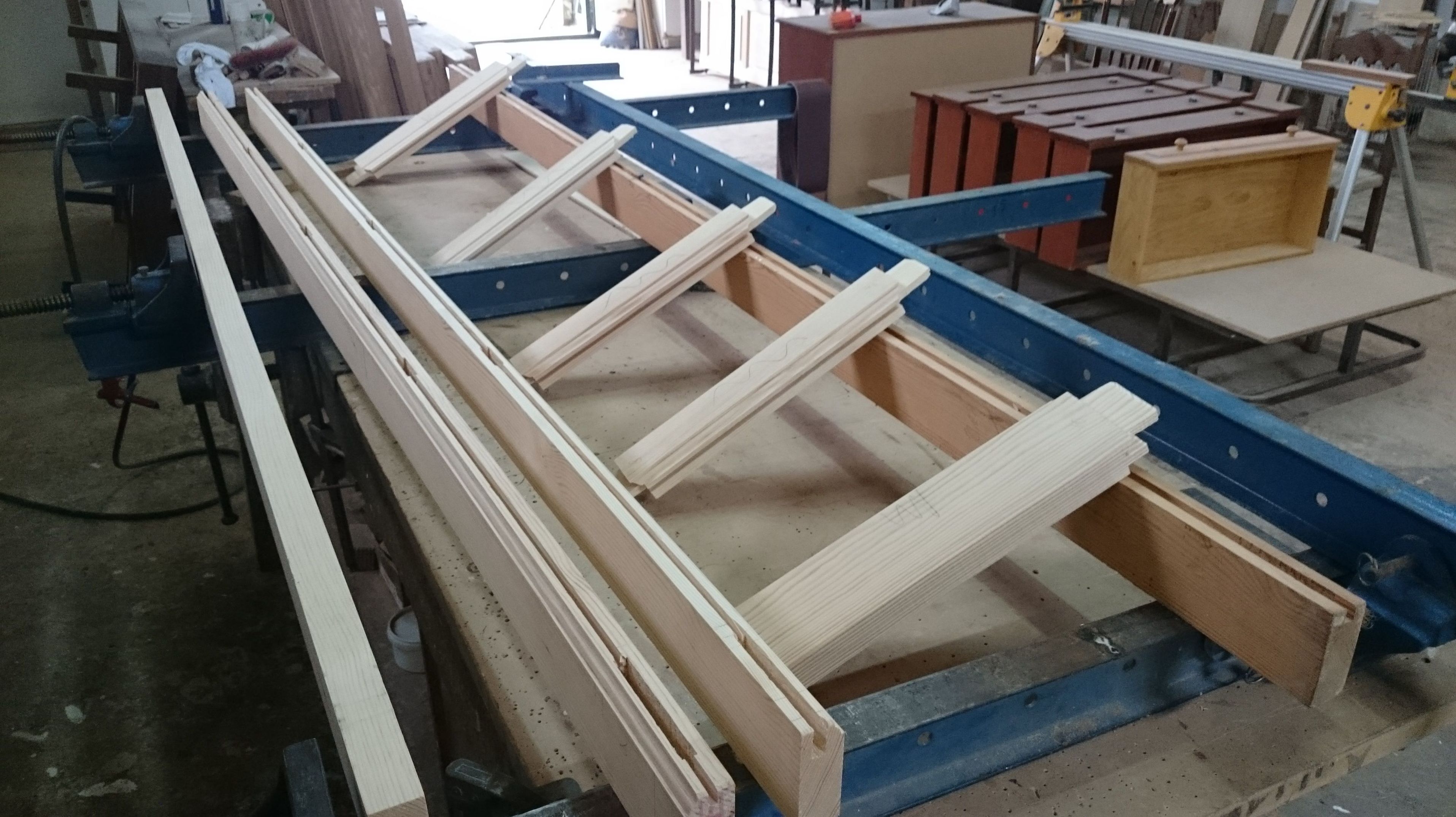 Colocación: Artesanos de la Madera de Carpintería Tosan Colocación: Artesanos de la Madera de Carpintería Tosan