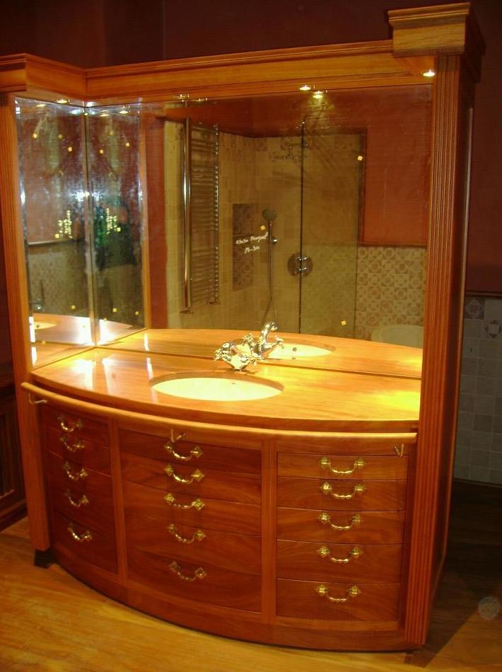 Mueble fabricado en madera de elondo. Mueble fabricado en madera de elondo.