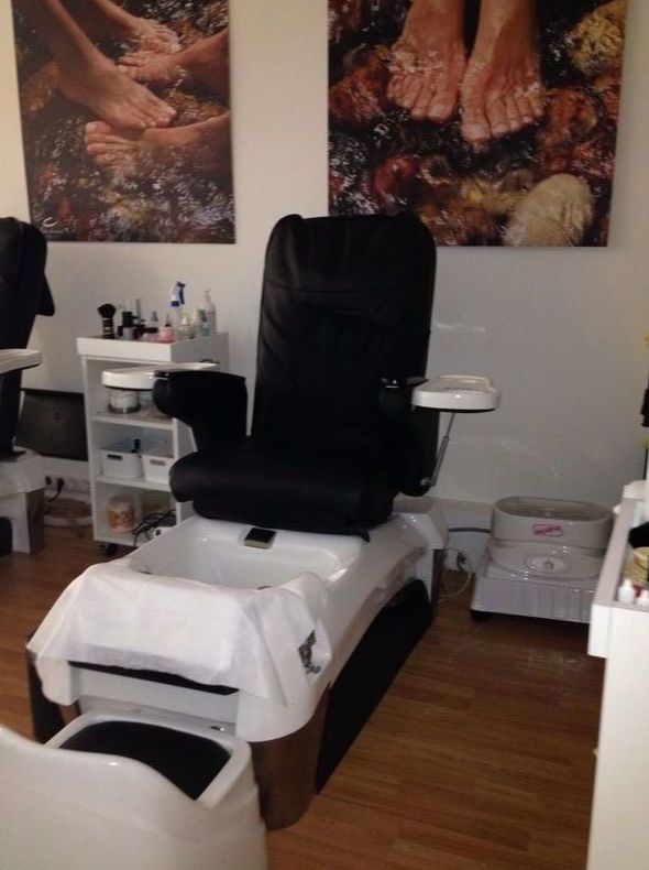 Pedicura con tratamiento: Servicios de Divinity Body Nails Pedicura con tratamiento: Servicios de Divinity Body Nails