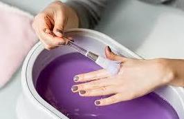 Manicura con Parafina: Servicios de Divinity Body Nails Manicura con Parafina: Servicios de Divinity Body Nails