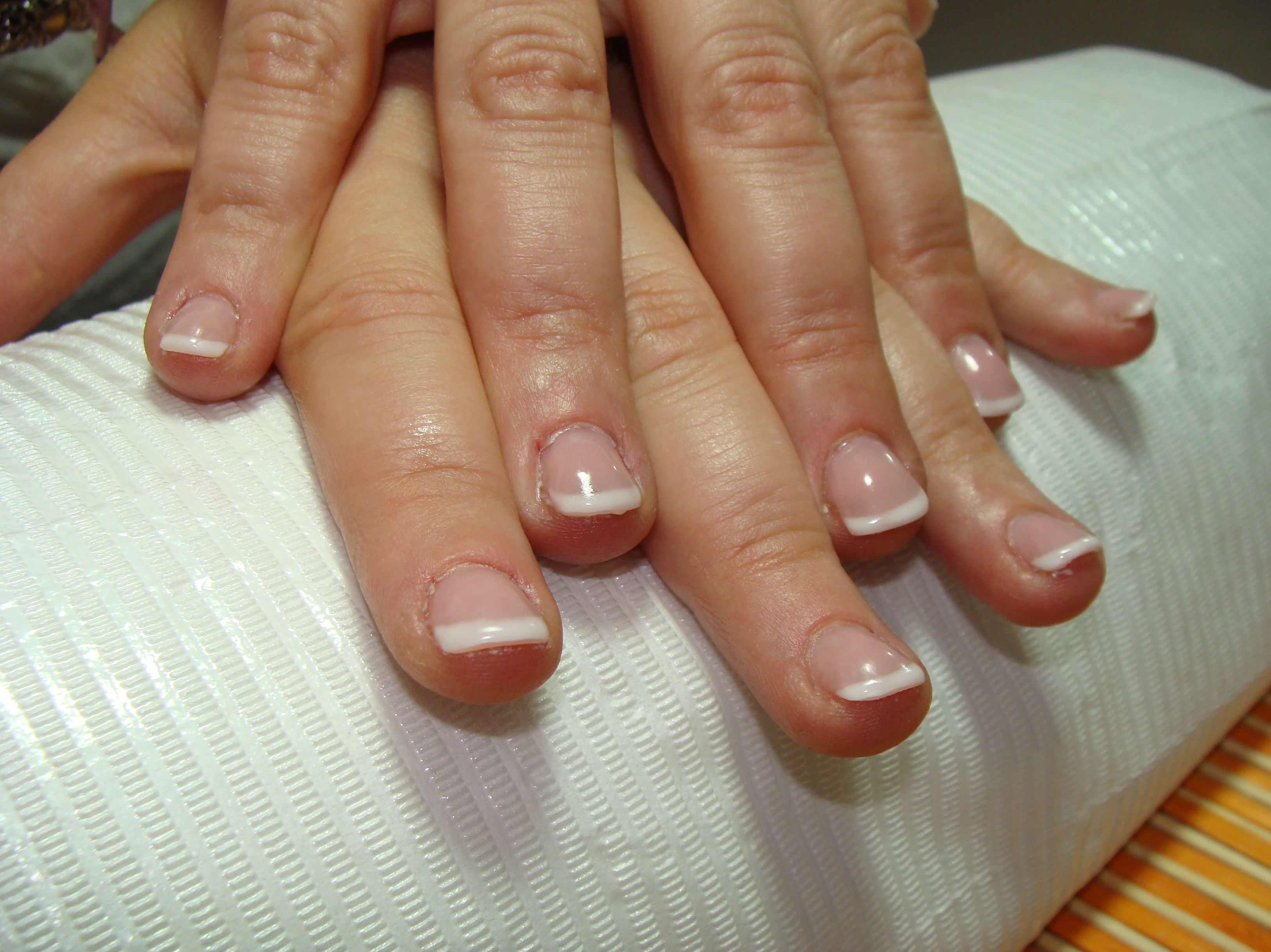 Uñas Mordidas: Servicios de Divinity Body Nails Uñas Mordidas: Servicios de Divinity Body Nails