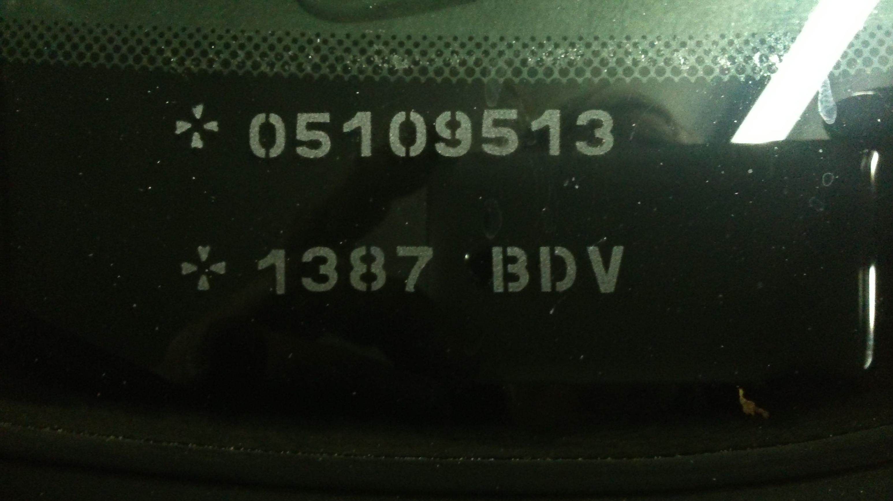 Grabación del número de matrícula y/o del bastidor del vehículo (VIN, número de identificación del vehículo) en las lunas fijas y móviles del mismo sin alterar las propiedades físicas