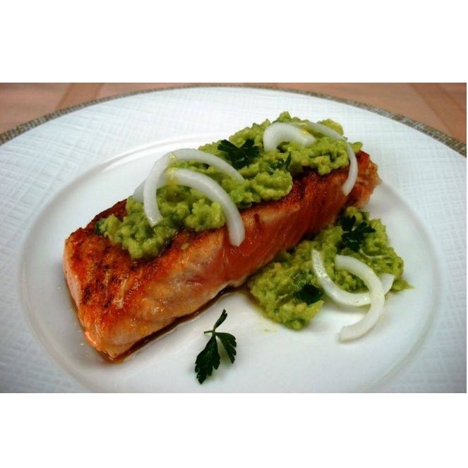 Salmón marinado con salsa de aguacate: Servicios de Pescados Cano Salmón marinado con salsa de aguacate: Servicios de Pescados Cano