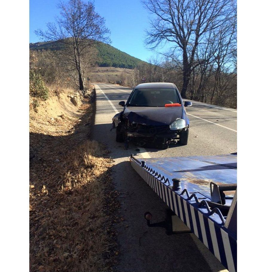 Grúas con asistencia en carretera: Servicios de Grúas Somosierra Grúas con asistencia en carretera: Servicios de Grúas Somosierra
