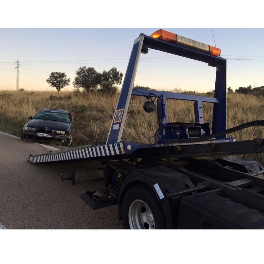 Grúas con asistencia en carretera: Servicios de Grúas Somosierra Grúas con asistencia en carretera: Servicios de Grúas Somosierra