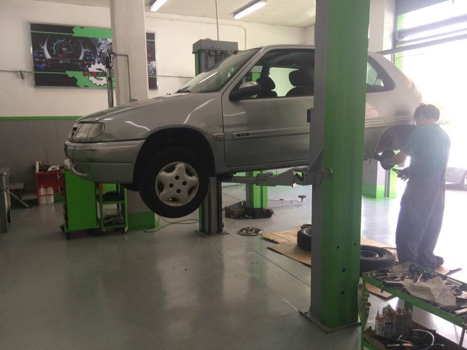Cambio de neumáticos: Servicios de Servicio Integral del Automóvil Inyeauto, S.L. Cambio de neumáticos: Servicios de Servicio Integral del Automóvil Inyeauto, S.L.