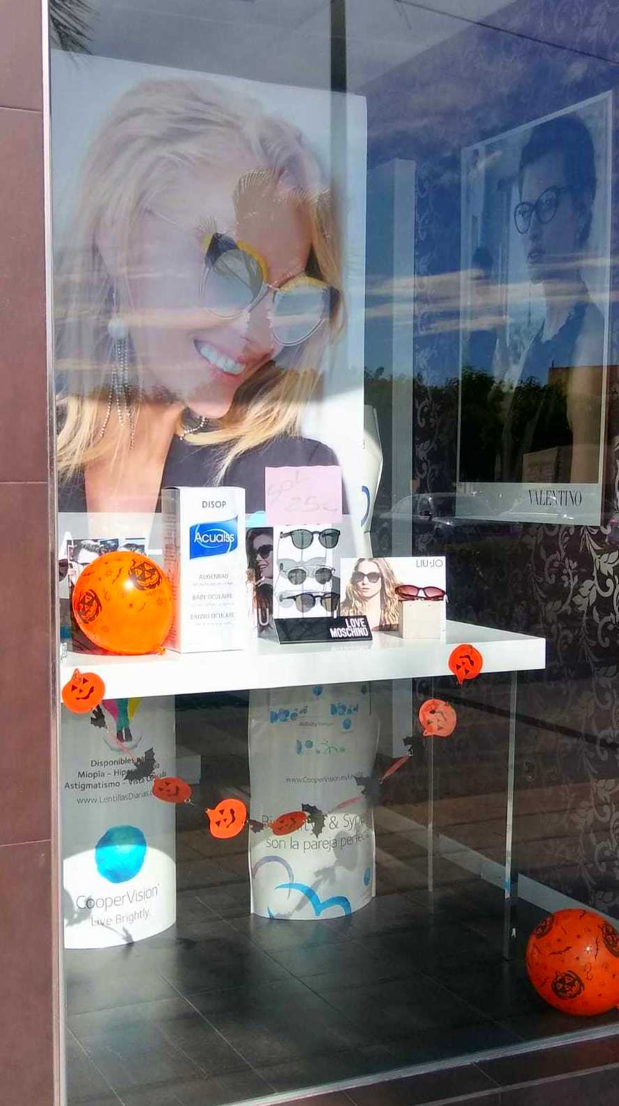 Productos para el cuidado de las lentes de contacto: Servicios de Optimas Productos para el cuidado de las lentes de contacto: Servicios de Optimas
