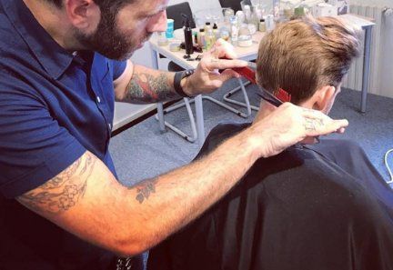 Formaciones en técnicas de barbería y caballero: Alta Cosmética Natural de Sostenible Beauty Concepts Formaciones en técnicas de barbería y caballero: Alta Cosmética Natural de Sostenible Beauty Concepts
