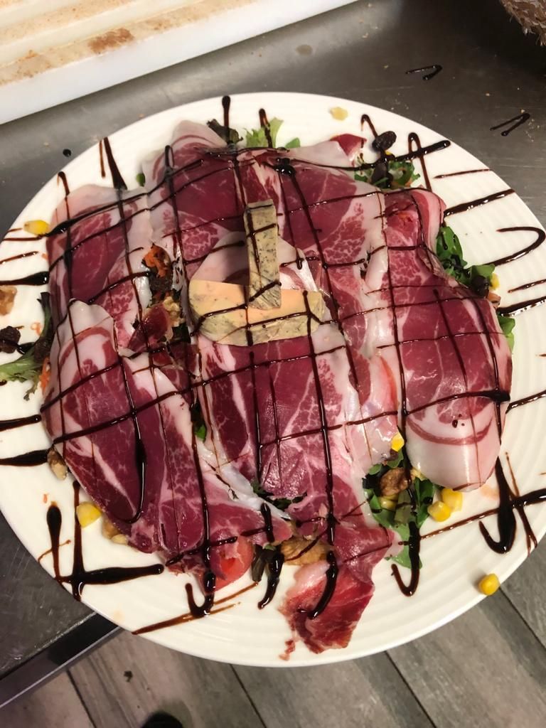Ensalada de jamón y foie Ensalada de jamón y foie