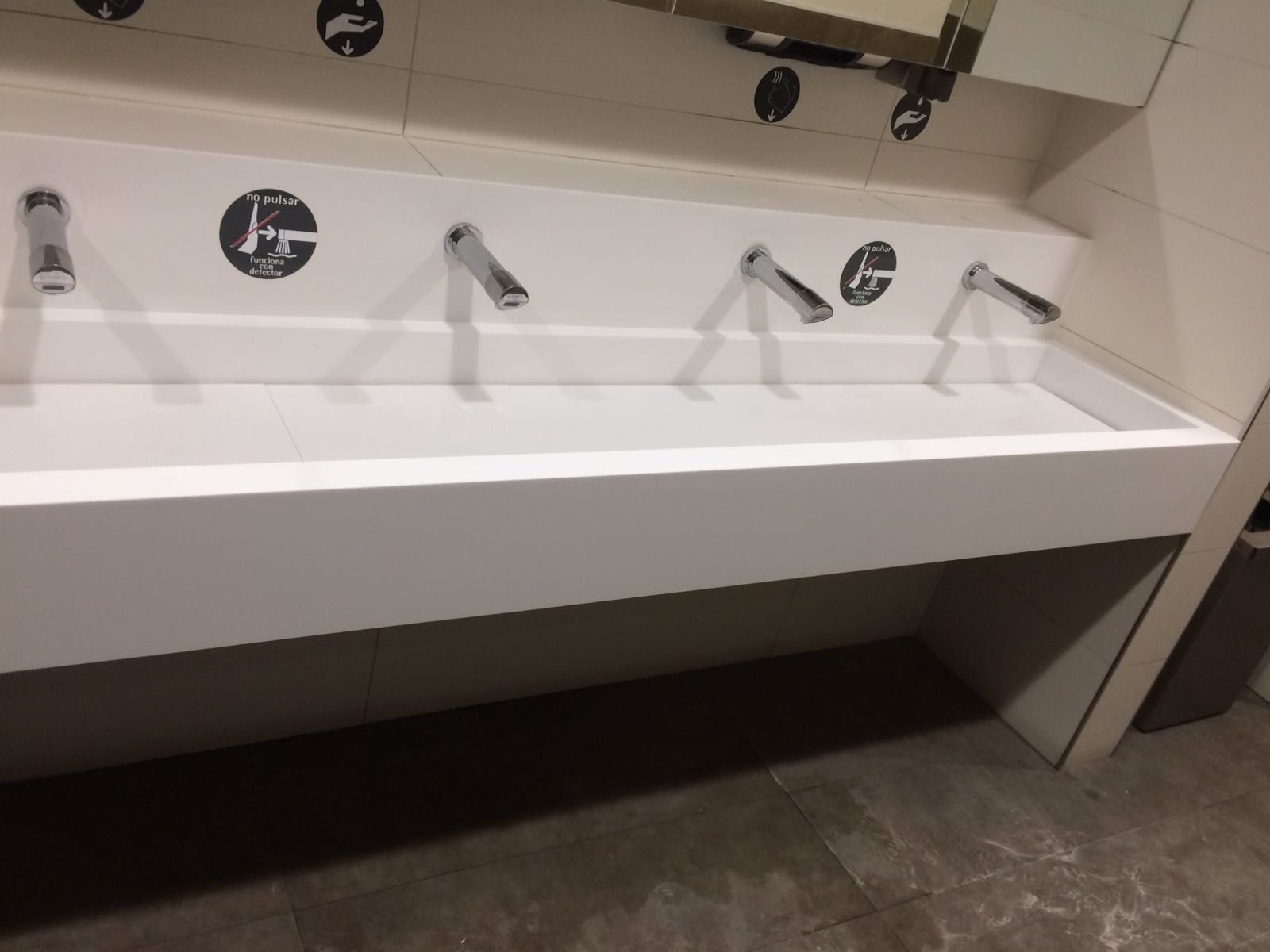 Trabajos con material Corian: Productos y servicios de Persiman Trabajos con material Corian: Productos y servicios de Persiman