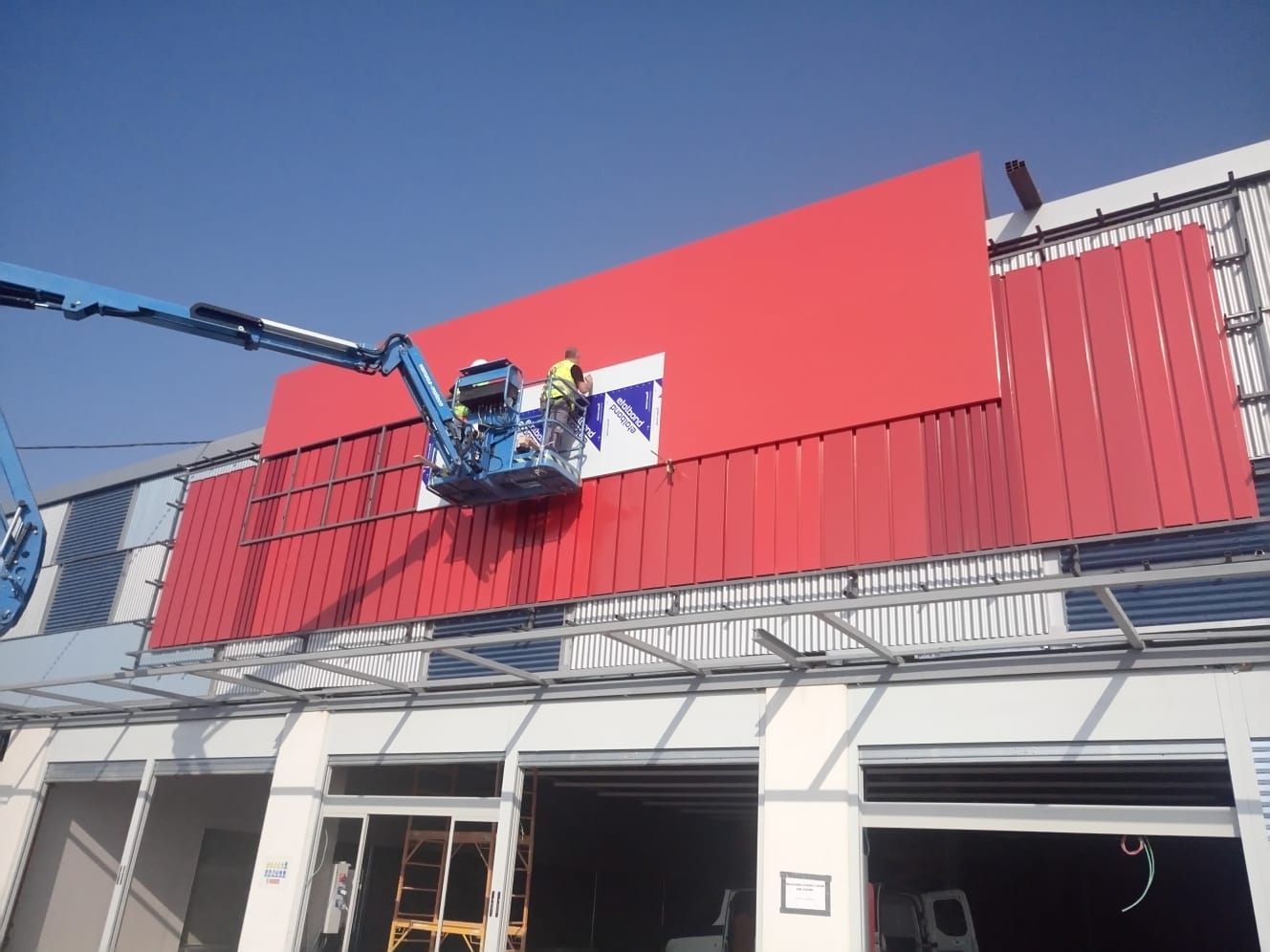 Fachada Worten en Sagunto: de LMC Glass Fachada Worten en Sagunto: de LMC Glass