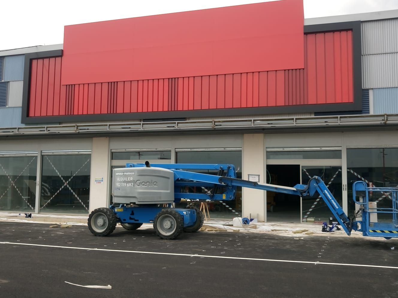 Fachada Worten en Sagunto: de LMC Glass Fachada Worten en Sagunto: de LMC Glass