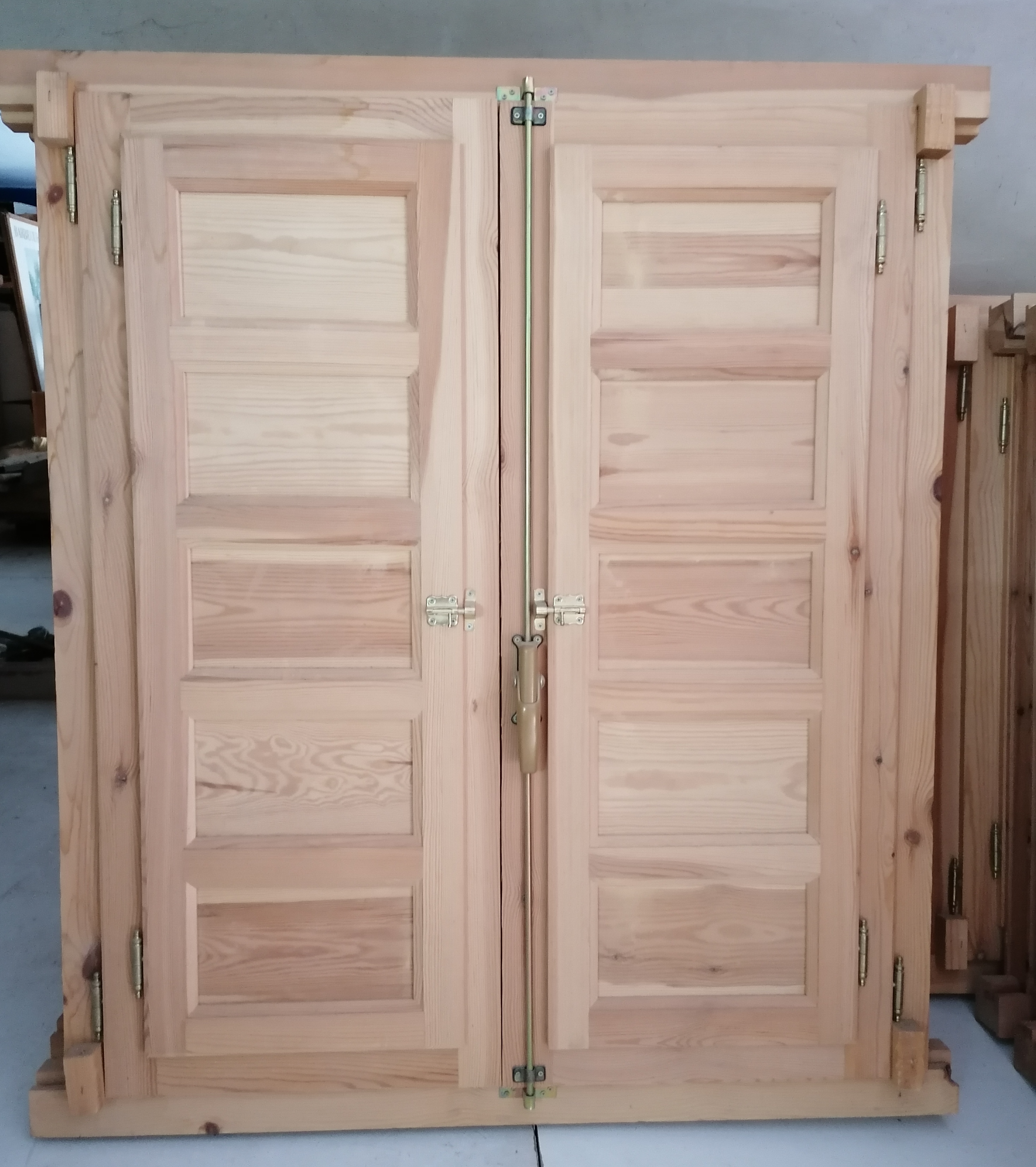 OFERTA-VENTANAS-DE MADERA DE PINO-CON HERRAJES Y TAPALUCES: Productos y servicios de Chimeneas Hergar OFERTA-VENTANAS-DE MADERA DE PINO-CON HERRAJES Y TAPALUCES: Productos y servicios de Chimeneas Hergar