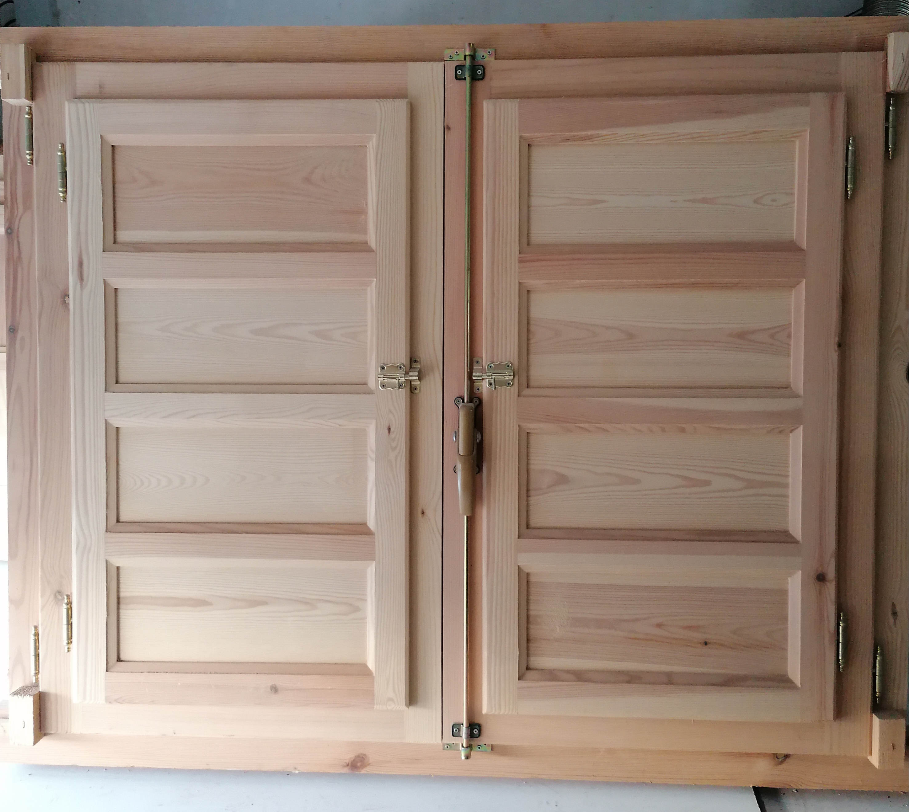 OFERTA-VENTANAS-DE MADERA DE PINO-CON HERRAJES Y TAPALUCES: Productos y servicios de Chimeneas Hergar OFERTA-VENTANAS-DE MADERA DE PINO-CON HERRAJES Y TAPALUCES: Productos y servicios de Chimeneas Hergar