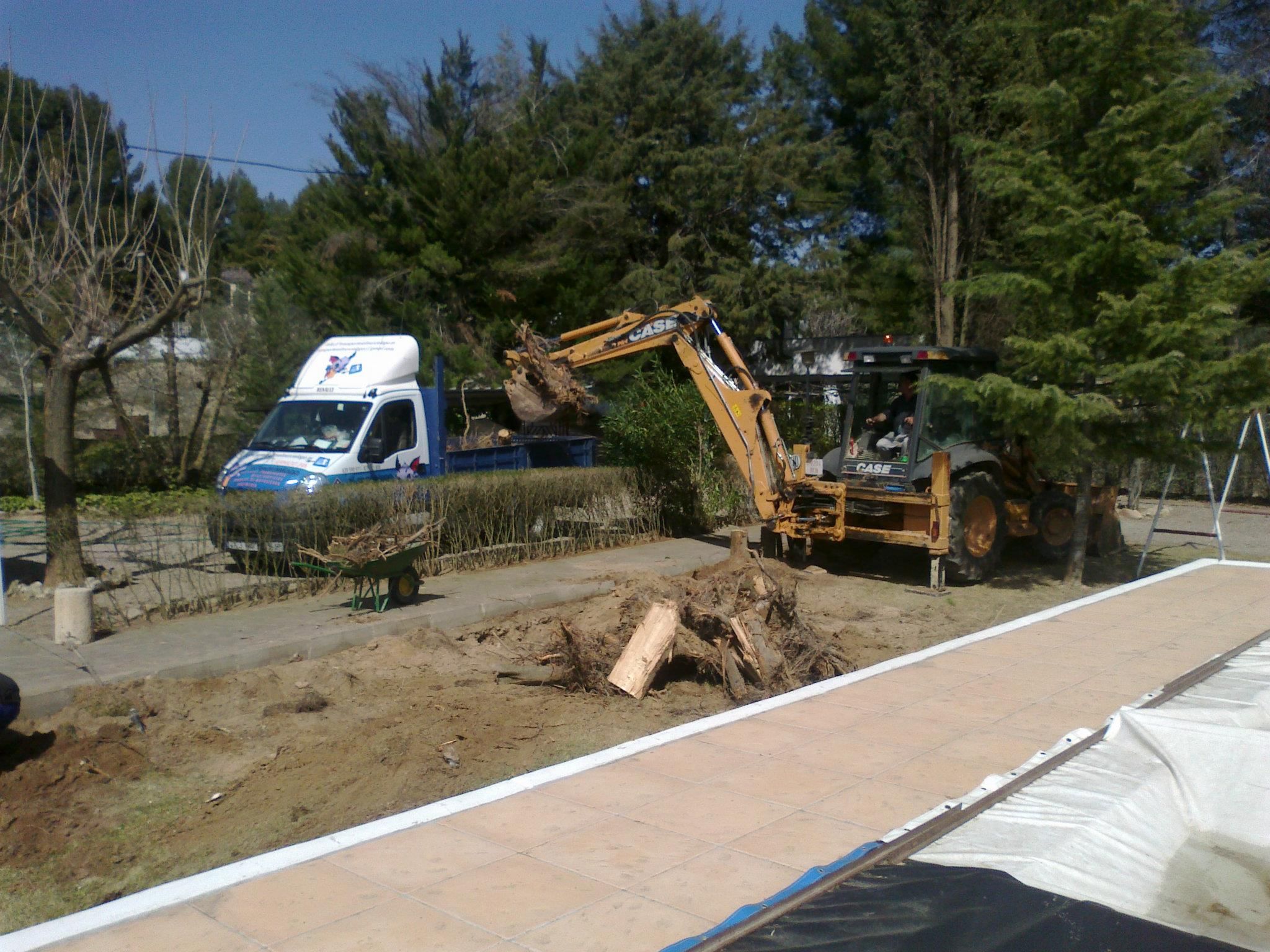 Limpieza y mantenimiento de jardines: Servicios de Transportes el murciélago Limpieza y mantenimiento de jardines: Servicios de Transportes el murciélago