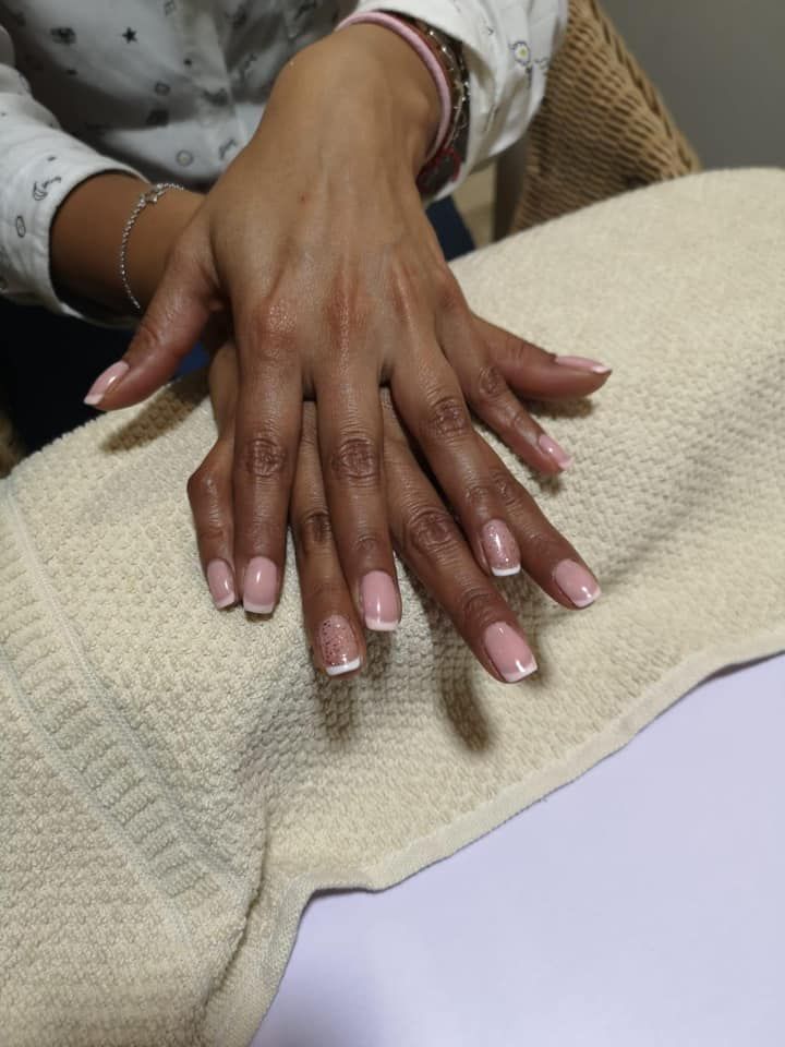 Manicura y pedicurra: Servicios de Peluquería Ecológica - Urban Studio Manicura y pedicurra: Servicios de Peluquería Ecológica - Urban Studio