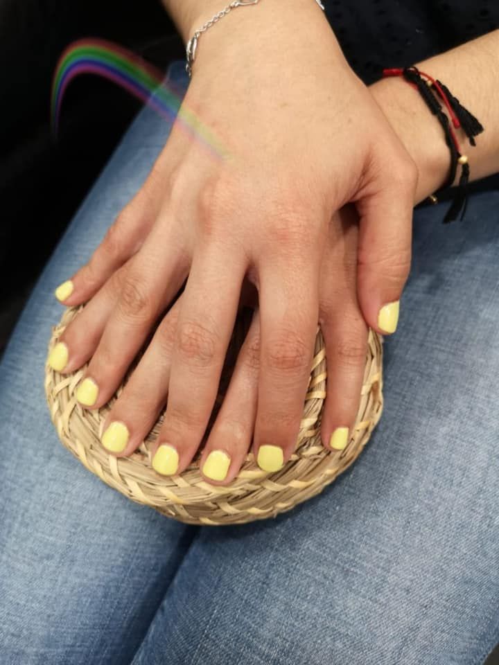 Manicura y pedicurra: Servicios de Peluquería Ecológica - Urban Studio Manicura y pedicurra: Servicios de Peluquería Ecológica - Urban Studio