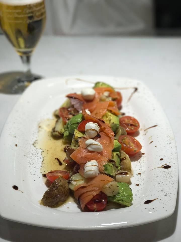 Ensaladas: Nuestra carta de Restaurante Bodegón Tapias Ensaladas: Nuestra carta de Restaurante Bodegón Tapias