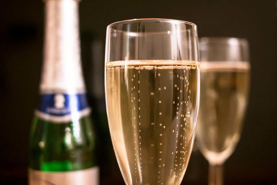 Cava: Nuestra carta de Restaurante Bodegón Tapias Cava: Nuestra carta de Restaurante Bodegón Tapias