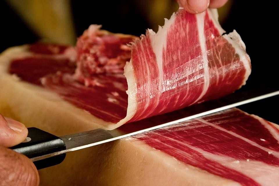 Jamón ibérico al corte: Nuestra carta de Restaurante Bodegón Tapias Jamón ibérico al corte: Nuestra carta de Restaurante Bodegón Tapias