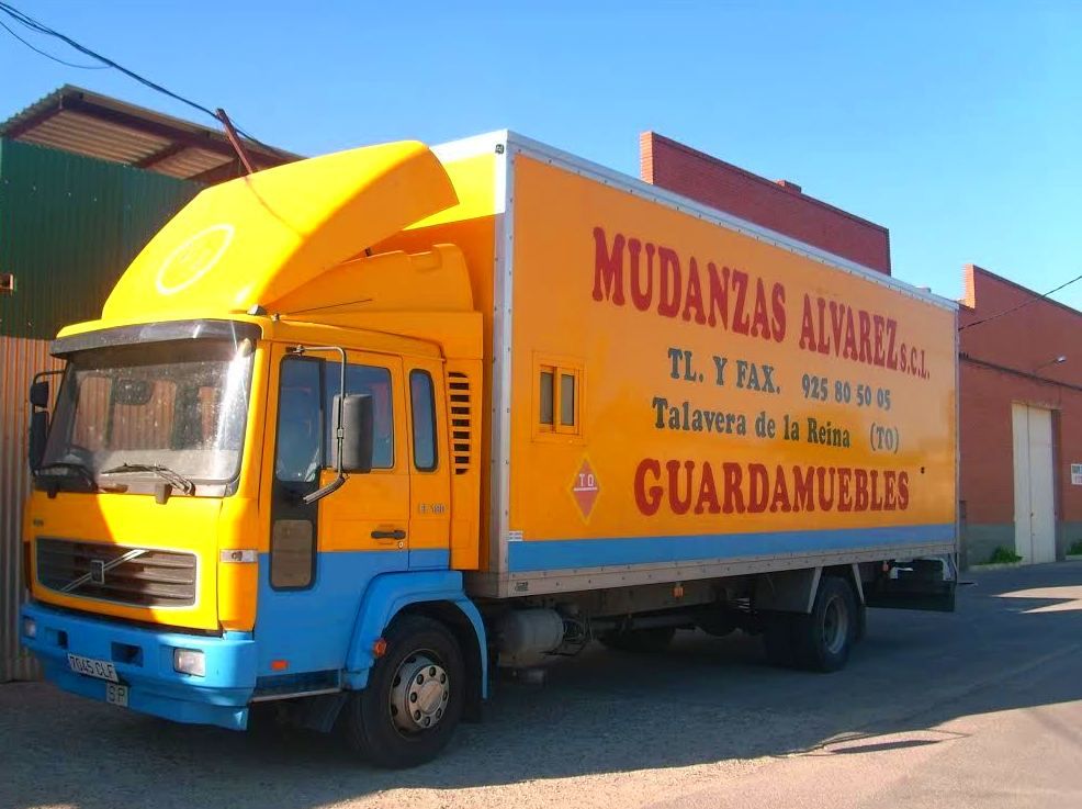 Alquiler de camiones con conductor: Servicios de Mudanzas Álvarez, S. Coop. Ltda. Alquiler de camiones con conductor: Servicios de Mudanzas Álvarez, S. Coop. Ltda.