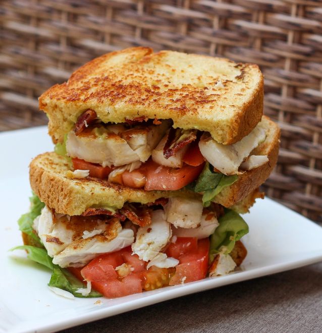 Especialidad en hamburguesas y sandwich: Nuestros platos de Bar Cafetería La Serna Especialidad en hamburguesas y sandwich: Nuestros platos de Bar Cafetería La Serna