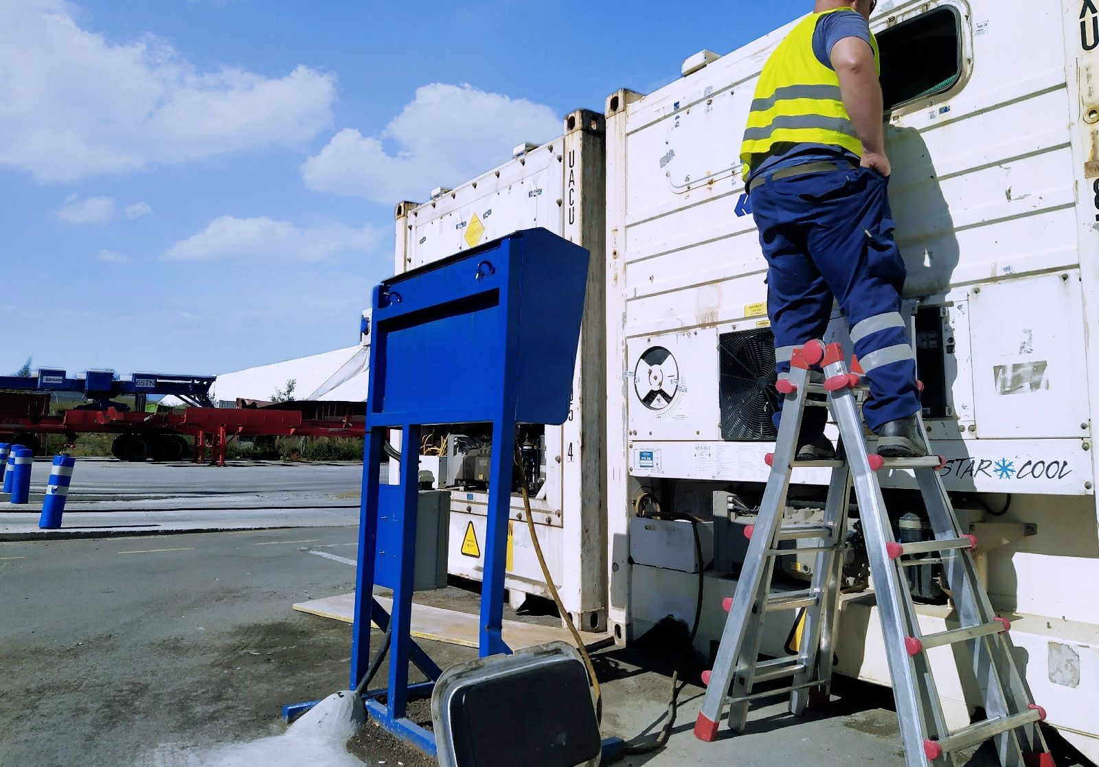 Reparación y mantenimiento de equipos marítimos y equipos de transporte Reparación y mantenimiento de equipos marítimos y equipos de transporte