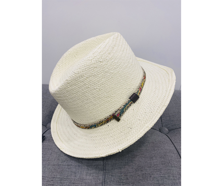 Sombrero de chica, de Costa y Soler, talla ajustable. Precio 28€ Sombrero de chica, de Costa y Soler, talla ajustable. Precio 28€
