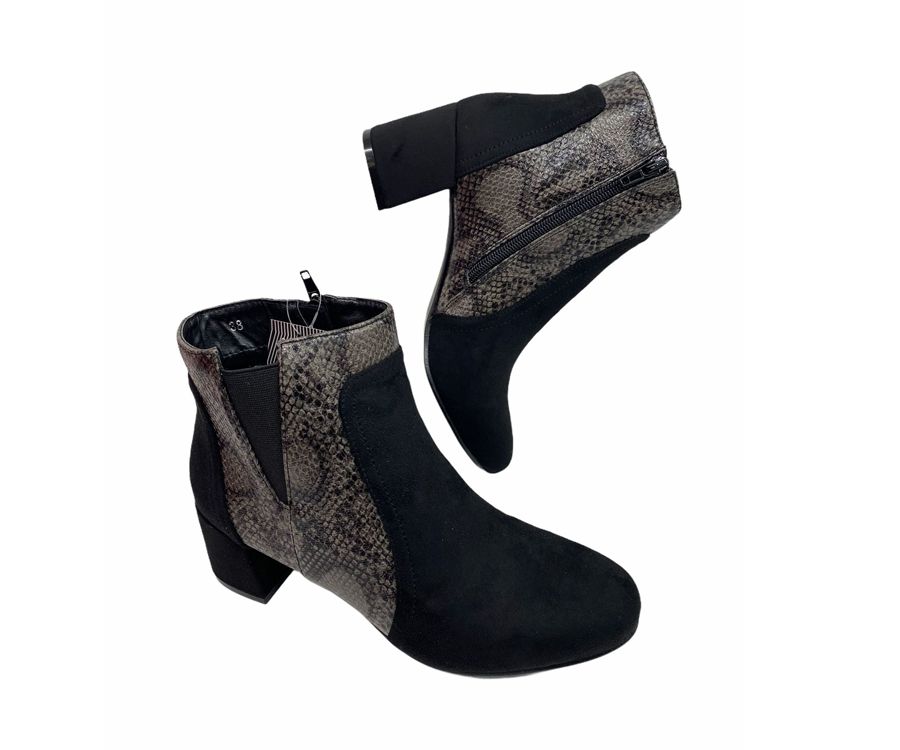 Botas de ante Negro, Precio 32€, Nº del 36 al 41. Botas de ante Negro, Precio 32€, Nº del 36 al 41.