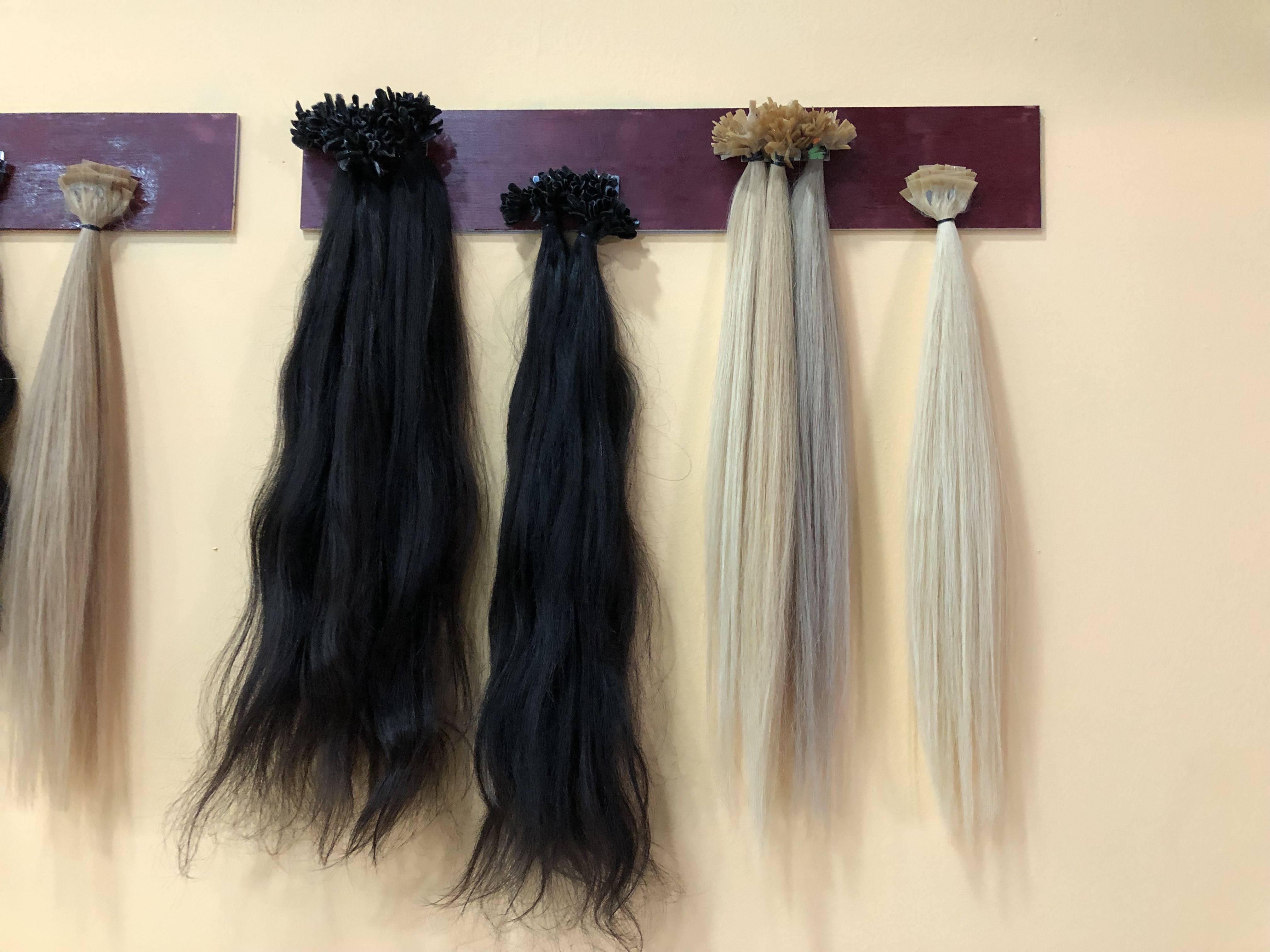 Extensiones: Salón de belleza de MCB Salón de Belleza Extensiones: Salón de belleza de MCB Salón de Belleza