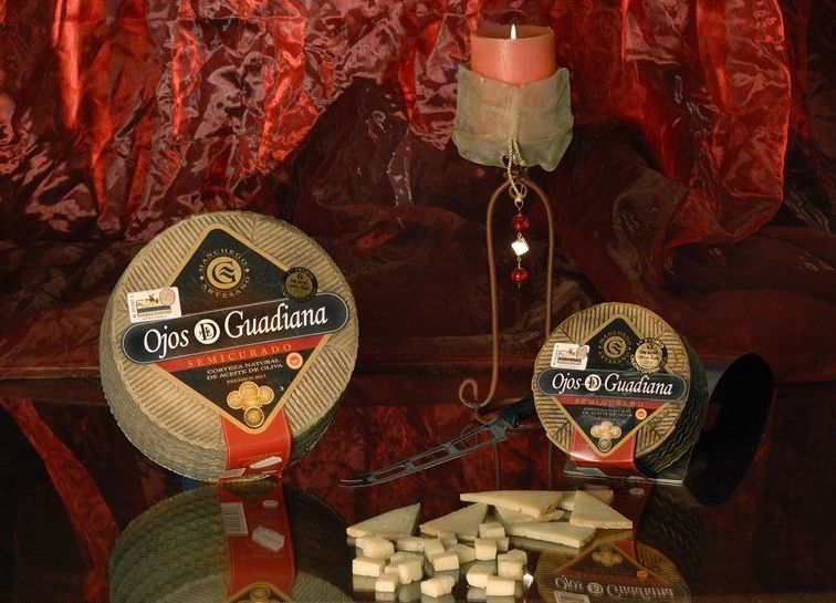 Queso Ojos del Guadiana D.O. Manchego: de Sergivan-Mar Queso Ojos del Guadiana D.O. Manchego: de Sergivan-Mar