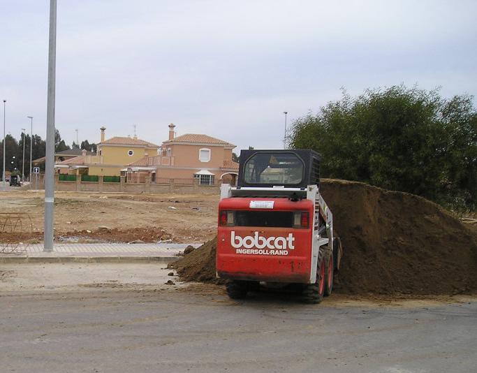 TRABAJOS CON MINI CARGADORAS Y MINI EXCAVADORAS TRABAJOS CON MINI CARGADORAS Y MINI EXCAVADORAS
