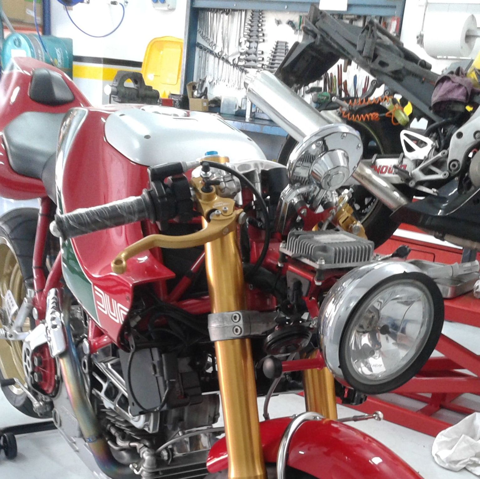 Restauraciones y preparaciones: Servicios de Isracing Motos Restauraciones y preparaciones: Servicios de Isracing Motos