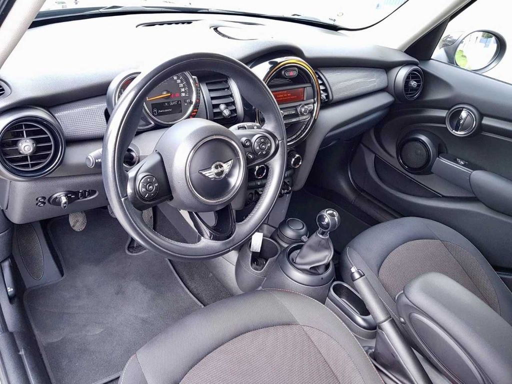 MINI Cooper 136CV: Servicios de CONCESIONARIO MEL`S MINI Cooper 136CV: Servicios de CONCESIONARIO MEL`S