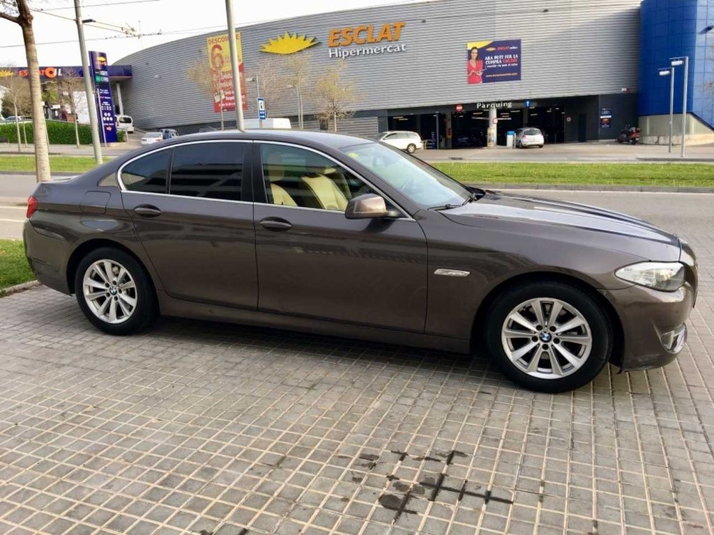 BMW Serie 5 520D AUT 184CV: Servicios de CONCESIONARIO MEL`S BMW Serie 5 520D AUT 184CV: Servicios de CONCESIONARIO MEL`S