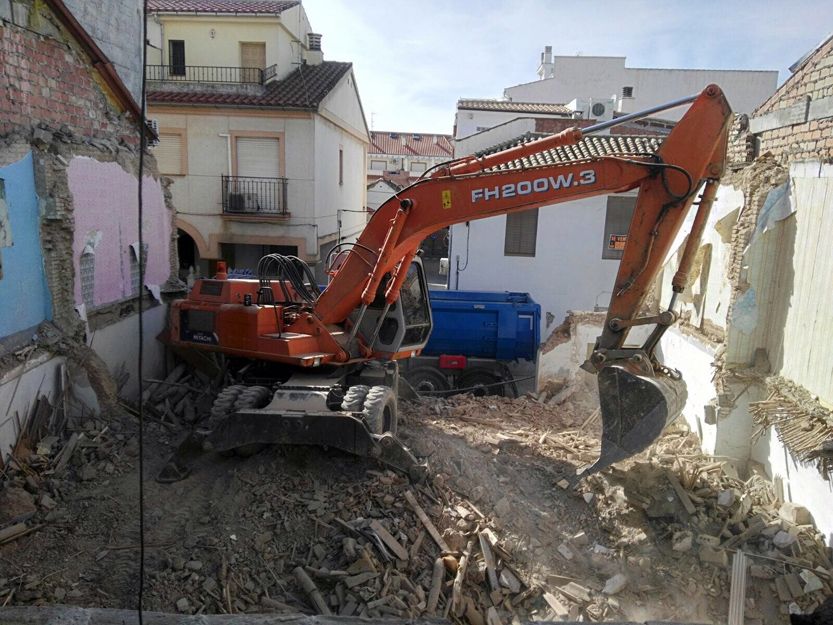 Demoliciones de viviendas con excavadora