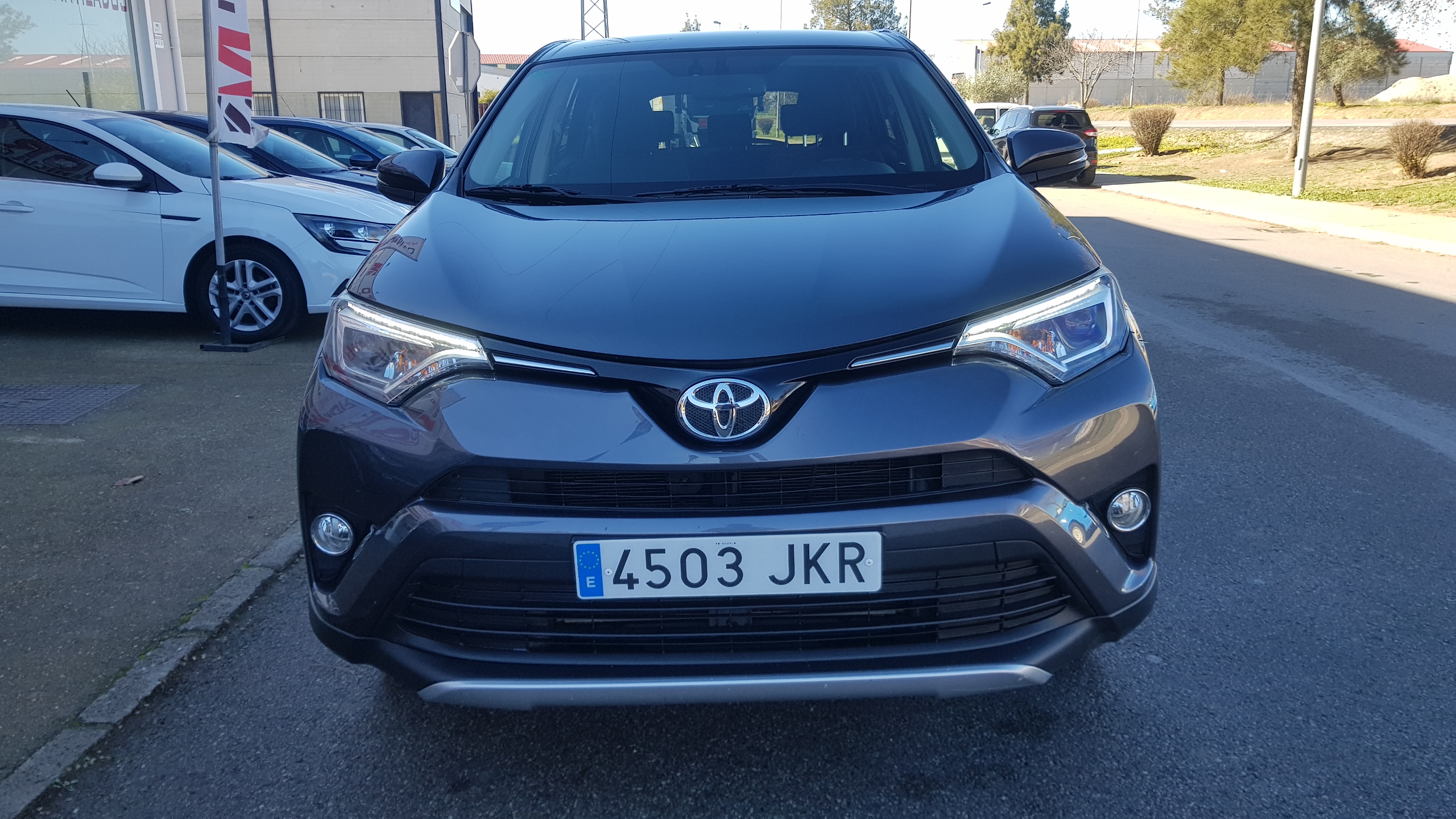 Toyota Rav4 2.0 D-4D 140CV 4X2: Catálogo de AUTOMOVILES MORAUTO SL Toyota Rav4 2.0 D-4D 140CV 4X2: Catálogo de AUTOMOVILES MORAUTO SL
