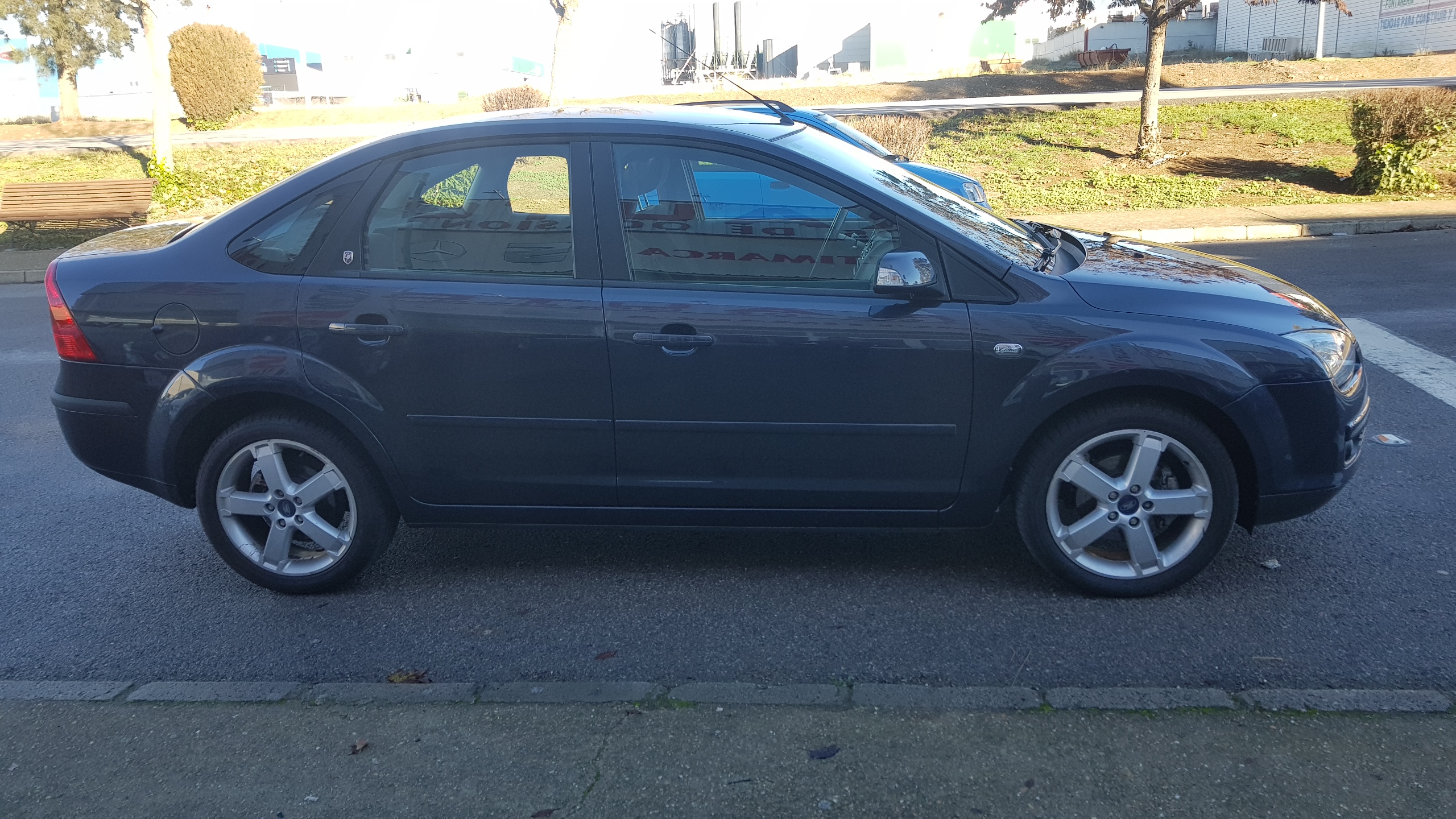FORD FOCUS SEDAN 1.6 I GUIA: Catálogo de AUTOMOVILES MORAUTO SL FORD FOCUS SEDAN 1.6 I GUIA: Catálogo de AUTOMOVILES MORAUTO SL