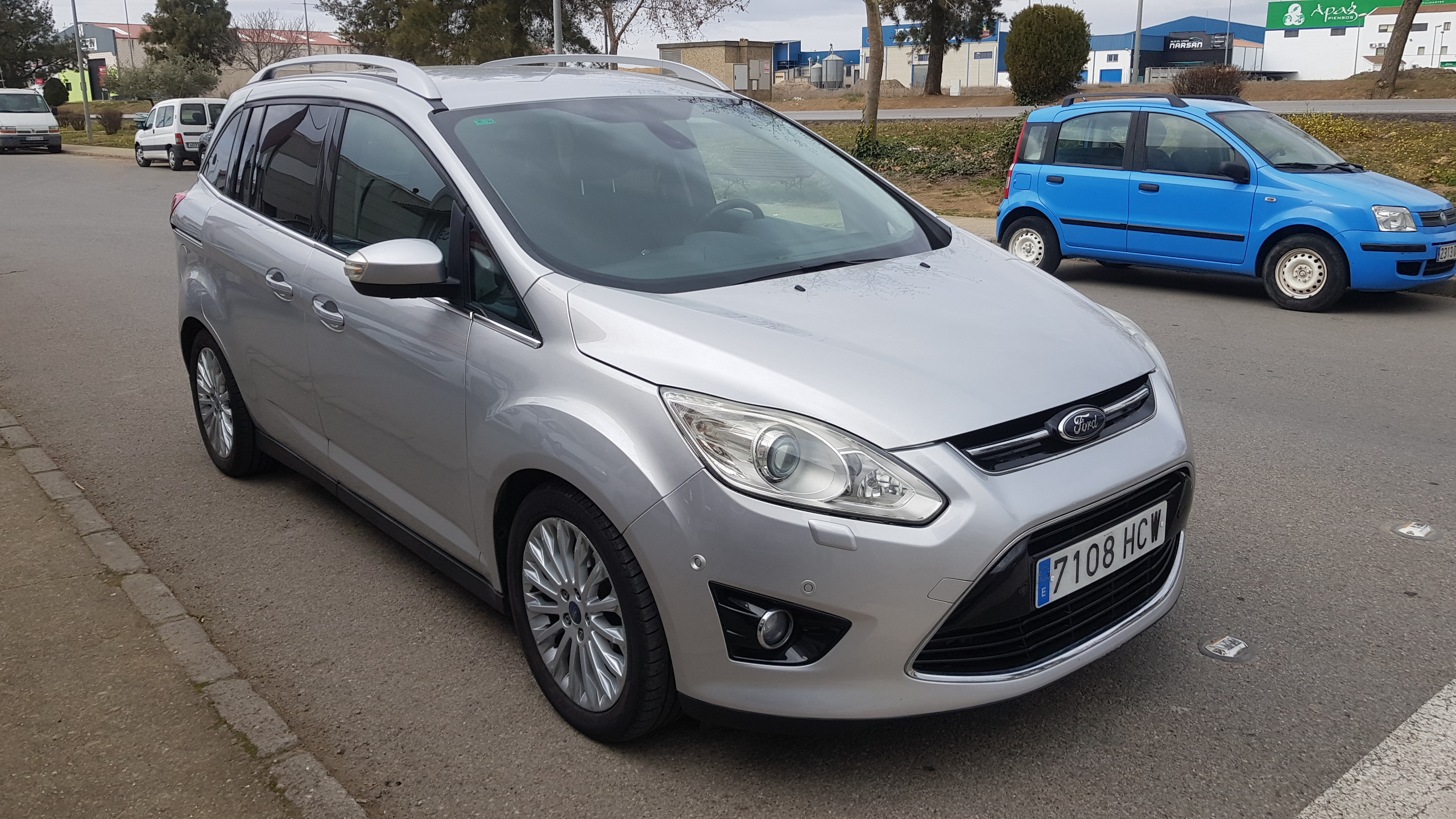 Ford Grand C-Max 1.6 Tdci 115 cv 7plazas: Catálogo de AUTOMOVILES MORAUTO SL Ford Grand C-Max 1.6 Tdci 115 cv 7plazas: Catálogo de AUTOMOVILES MORAUTO SL